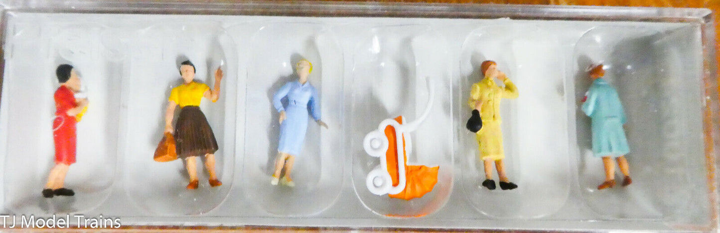 Preiser HO #10024 Pedestrians -- Group of Women w/Baby Stroller(Painted Figures)