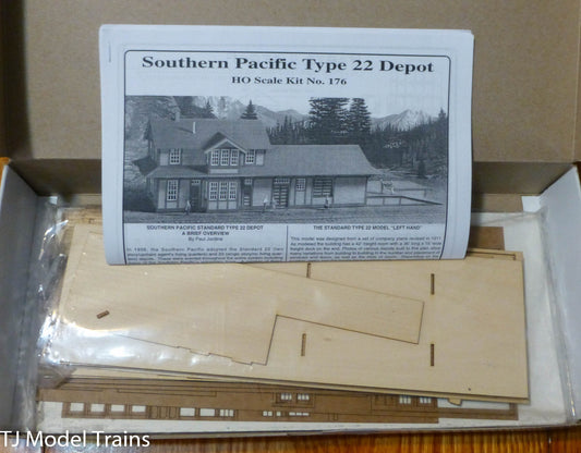 American Model Builders HO #176 Southern Pac. Type 22 Depot " Left Hand"