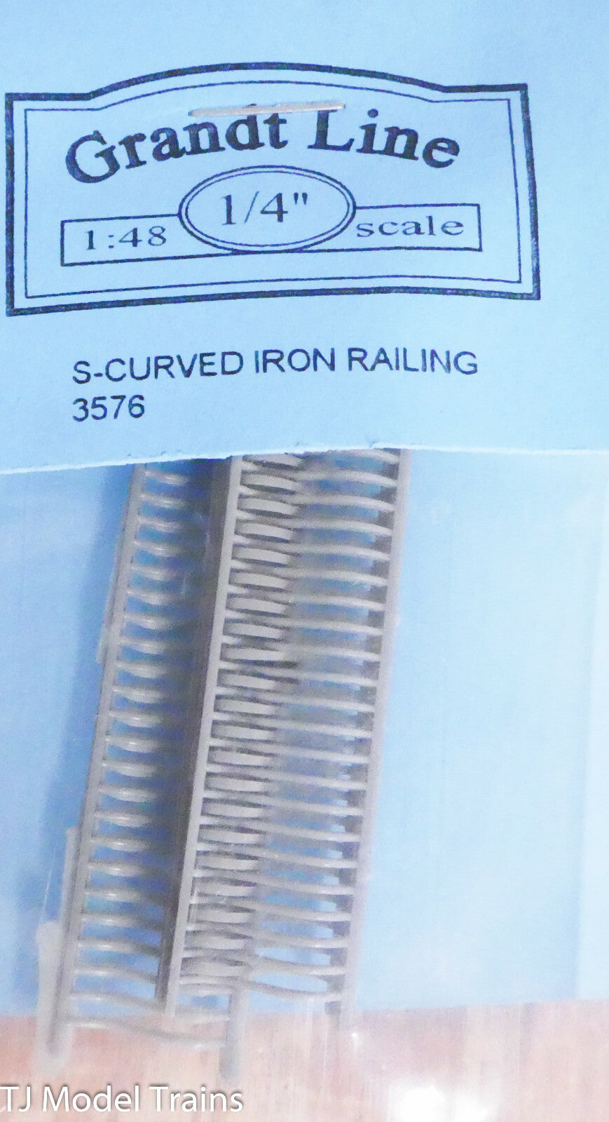 Grandt Line O #3576 (Plastic) S Curved Iron Railing 1/4 Inch Curved Posts