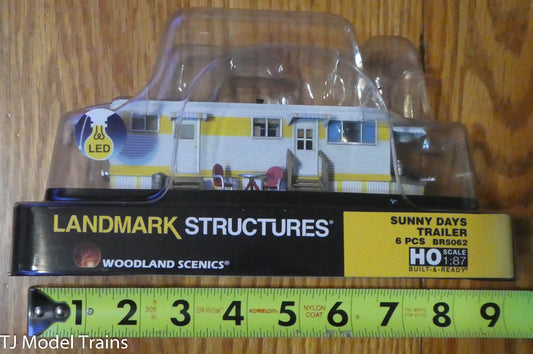 Woodland Scenics HO #5062 Sunny Days Trailer-- Built-&-Ready