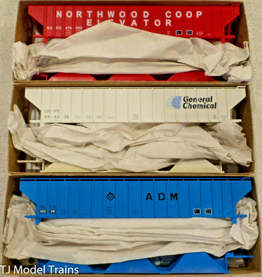 Accurail HO #8114 Pullman Standard Covered Hoppers