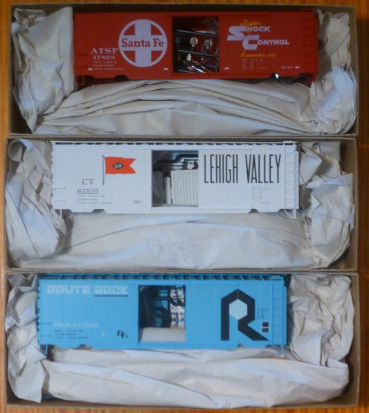 Accurail HO #8067 RI / ATSF / LV (3 Pack) 40' PS-1 Boxcars