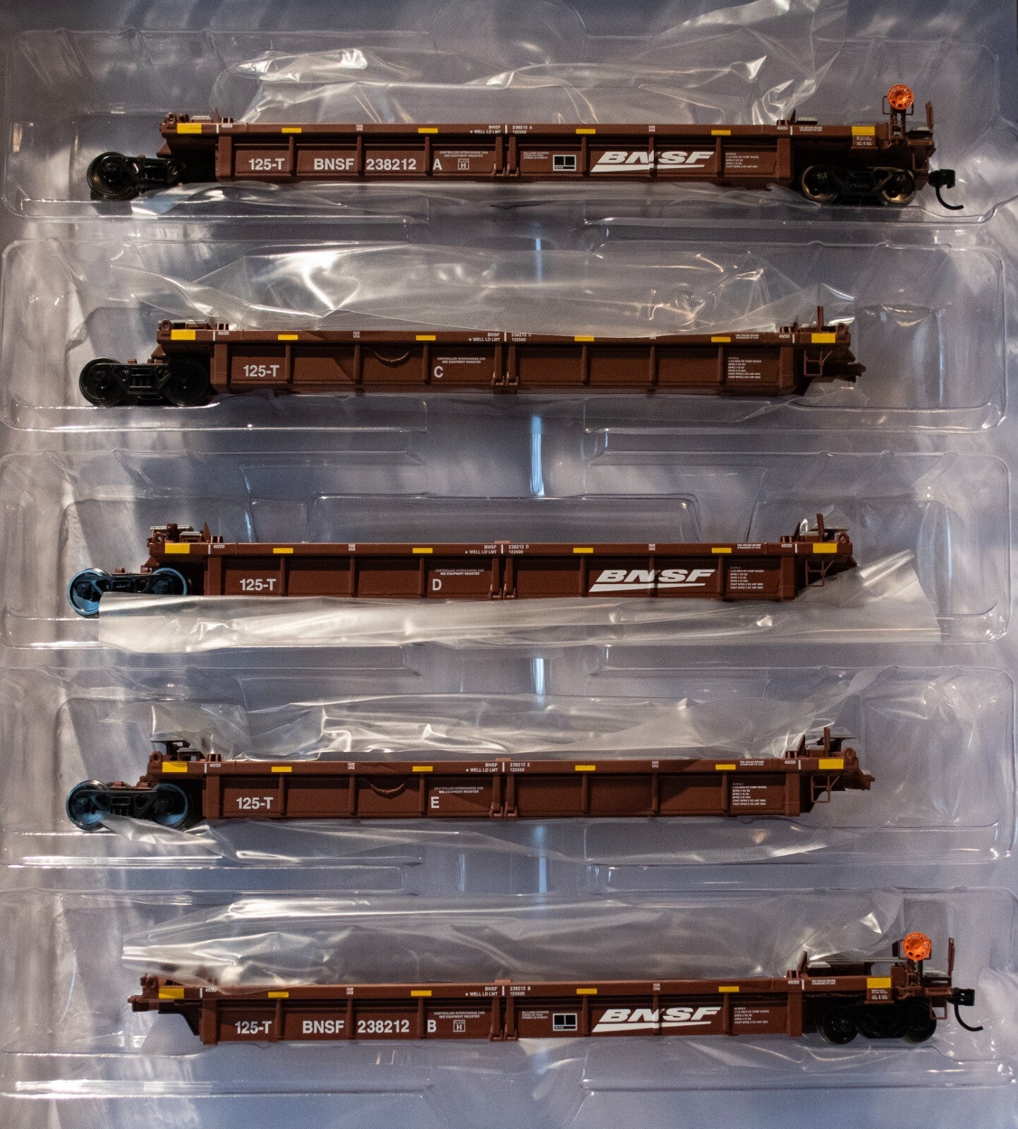 Walthers HO #910-55662 Thrall 5-Unit Rebuilt 40' Well Car - Ready to Run -- BNSF