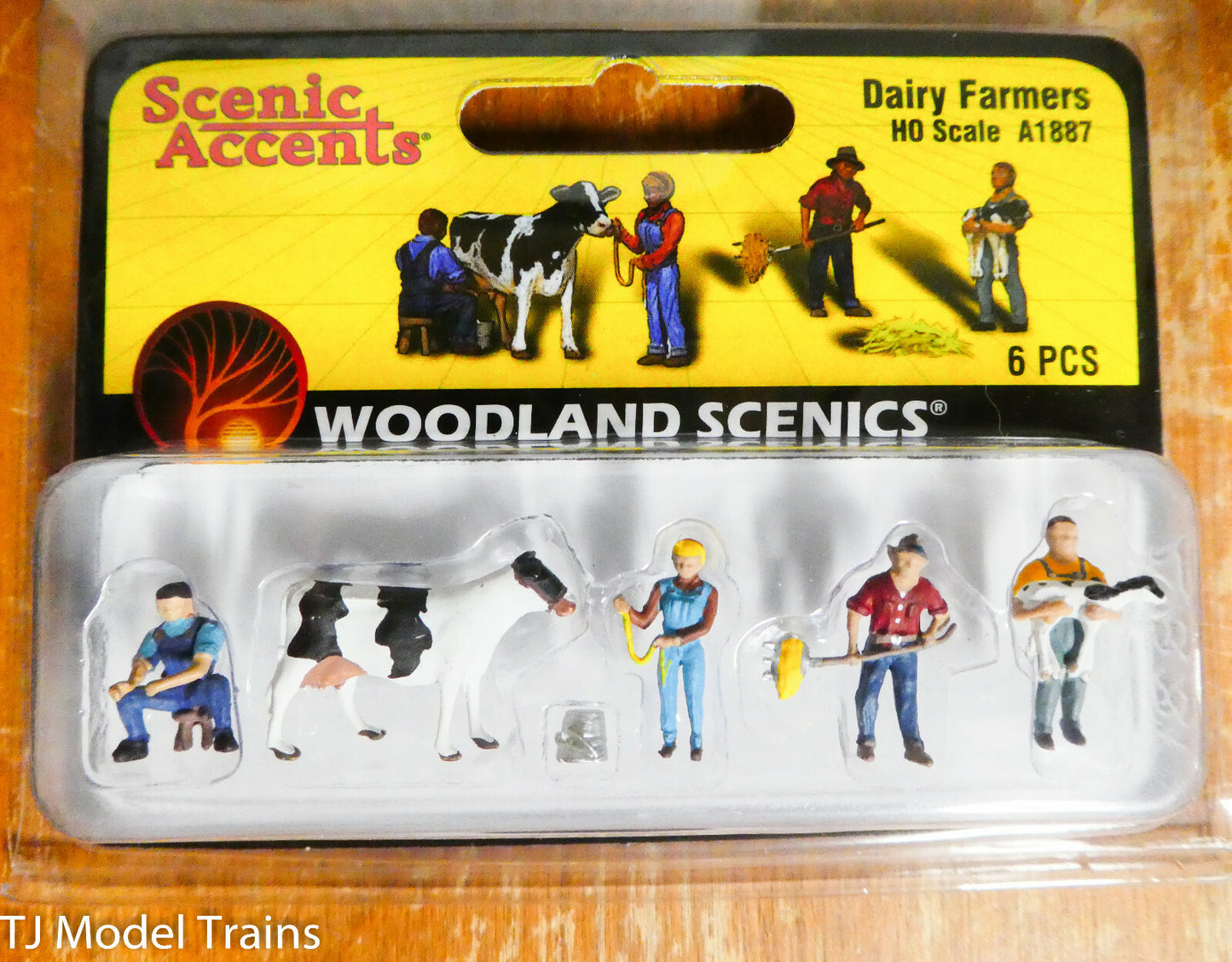 Woodland Scenics HO #1887 Dairy Farmers (Hand Painted) 1:87th Scale