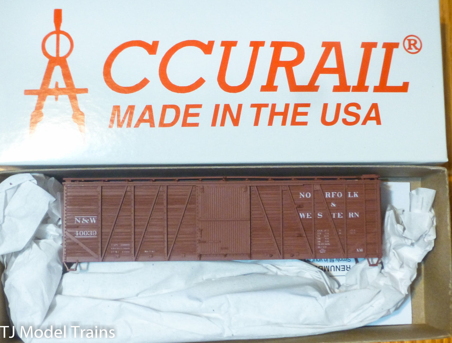 Accurail HO #43141 Norfolk & Western (40' Single Sheath Wood Box) Plastic Kit