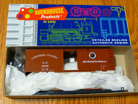 Roundhouse HO #1054 (Rd #15826) Northern Pacific / 40' Steel Boxcar Reefer Kit