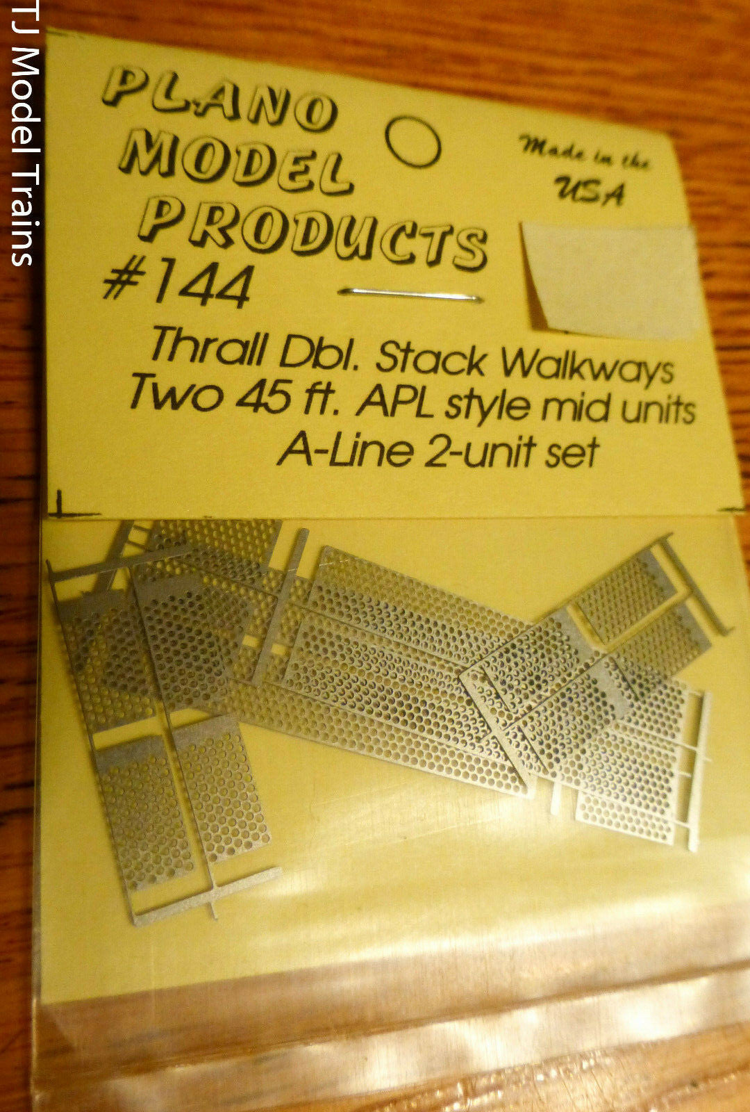 Plano HO #144 Thrall Dbl. Stack Walkways Two 45' APL Style Mid Units