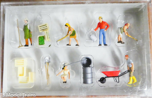 Preiser HO #10046 People Working -- Gardeners & Accessories (Plastic)