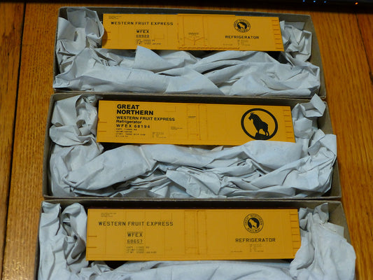 Accurail HO #8048 (3 Pack) GN / WFEX (40' Steel Reefer) NEW