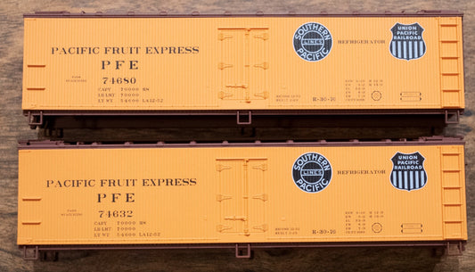 Accurail HO #1220 Pacific Fruit Express 40' Wood Reefer 2-car set