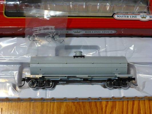 Atlas HO #20002634 (Undecorated Without Platform 11,000 Gal Tank Car