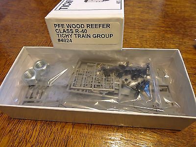 Tichy Train Group #4024 HO 40' Double Sheathed Wood Reefer - PFE Class R-40