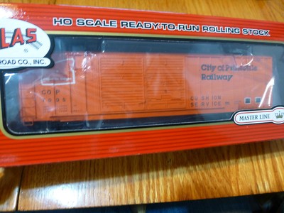Atlas HO #20001946 City of Prineville RR (FMC 5077 DD Box Car Offset) Rd. #7095