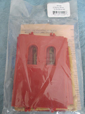 DPM HO #30109 Brick w/Arched Windows on Upper Story