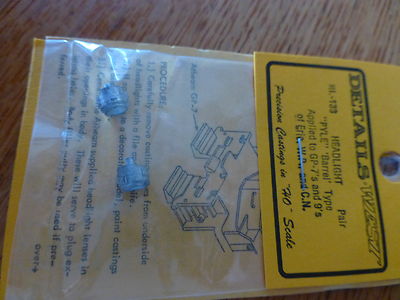 Details West HO #133 Nose Mounted Lights (Pair) Light Cast Metal