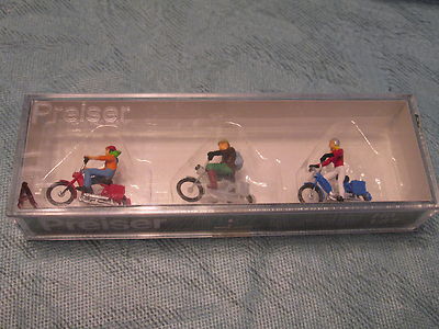 Preiser HO #590-10125A Recreation & Sports -- Mopeds w/Riders