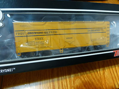 Atlas HO TM #20002018 Fruit Growers Express (40' Plug Door Box Car) Road #80527