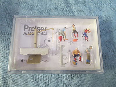 Preiser HO #590-10441 Recreation & Sports -- Hikers at Water Pump