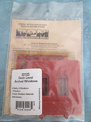 DPM HO #30103 Wall Section Brick w/Two Arched Window