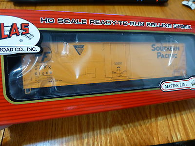 Atlas HO #20001817 Southern Pacific #51252 (50' GARX Plug Door Box Car)