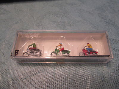 Preiser HO #590-10126B Recreation & Sports -- Motorbikes w/Riders