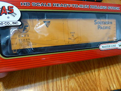 Atlas HO #20001820 Southern Pacific #51285 (50' GARX Plug Door Box Car)