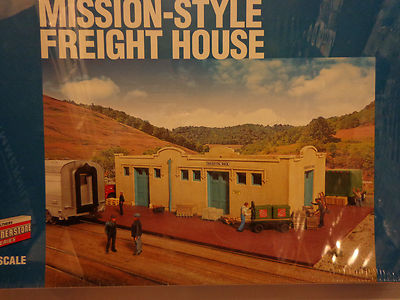 Walthers Cornerstone HO #2921 Mission Style Frt. Depot (Kit Form)
