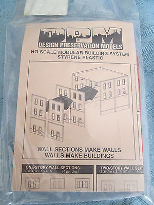 DPM HO #30109 Brick w/Arched Windows on Upper Story