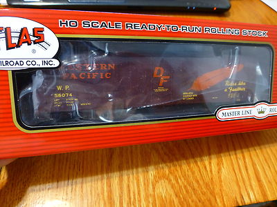 Atlas HO #20001381 Western Pacific #56074 (50' Plug Door Box Car)