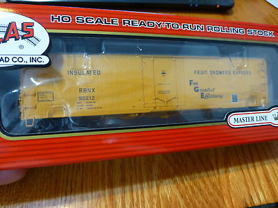 Atlas HO #20001369 Fruit Growers Epress #90212 (50' Plug Door Box Car)